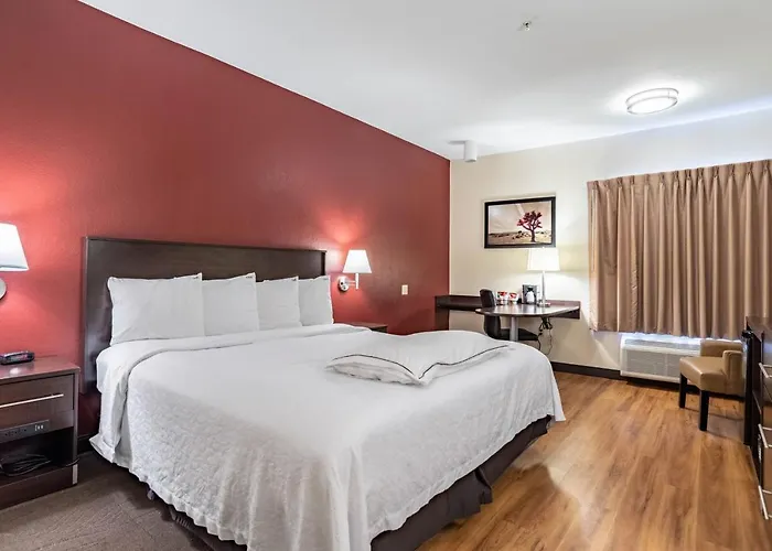 Red Roof Plus+ - Phoenix Airport Hotel
