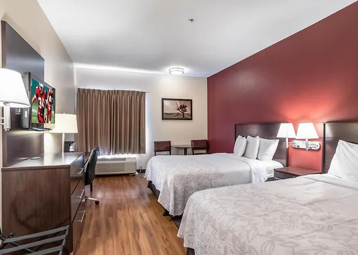 Hotel Red Roof Plus+ - Phoenix Airport Tempe