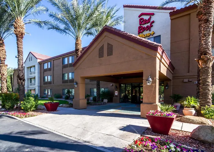 Hotel Red Roof Plus+ - Phoenix Airport 3*
