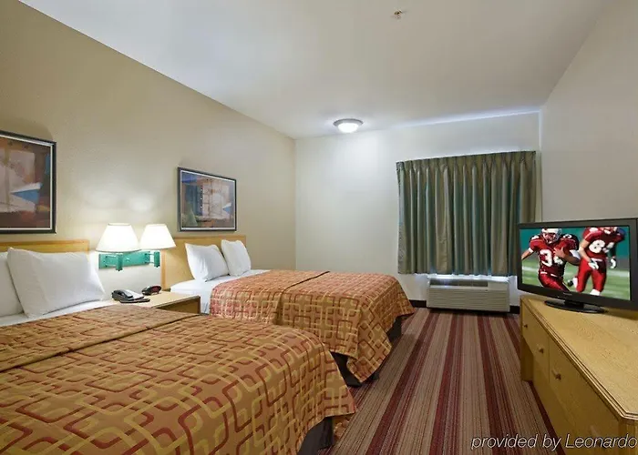 Hotel Red Roof Plus+ - Phoenix Airport 3*